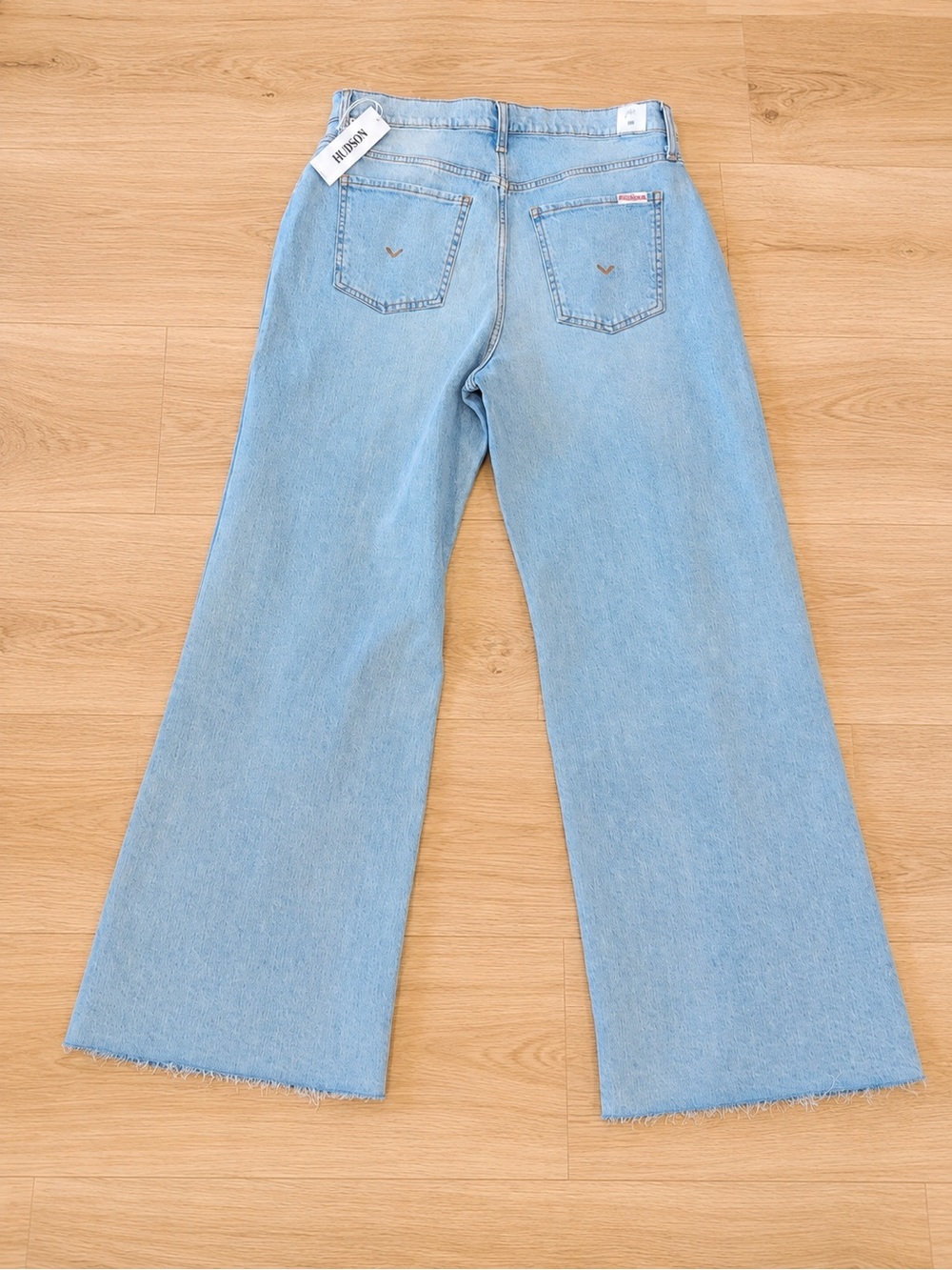 NWT Hudson Jolene Wide Leg Kate Wash Jeans Raw Hem Distressed Size 30/32 - Picture 3 of 14